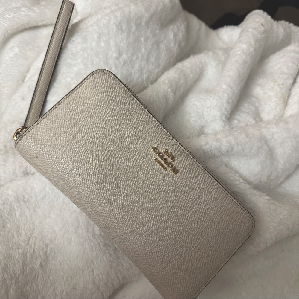 Coach Wallet- Chalk